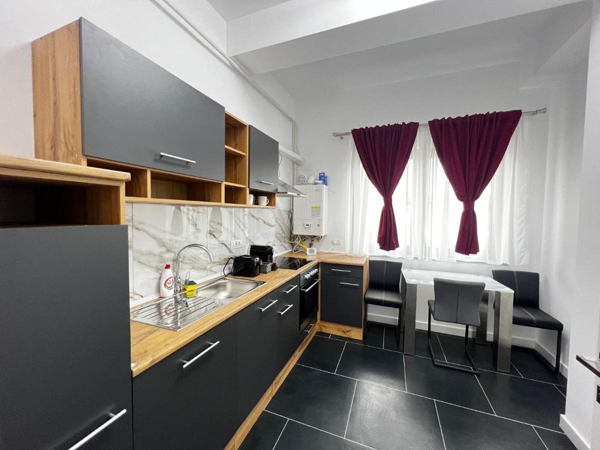 Luxury Cozy Apartments - City Center Suceava Exterior photo