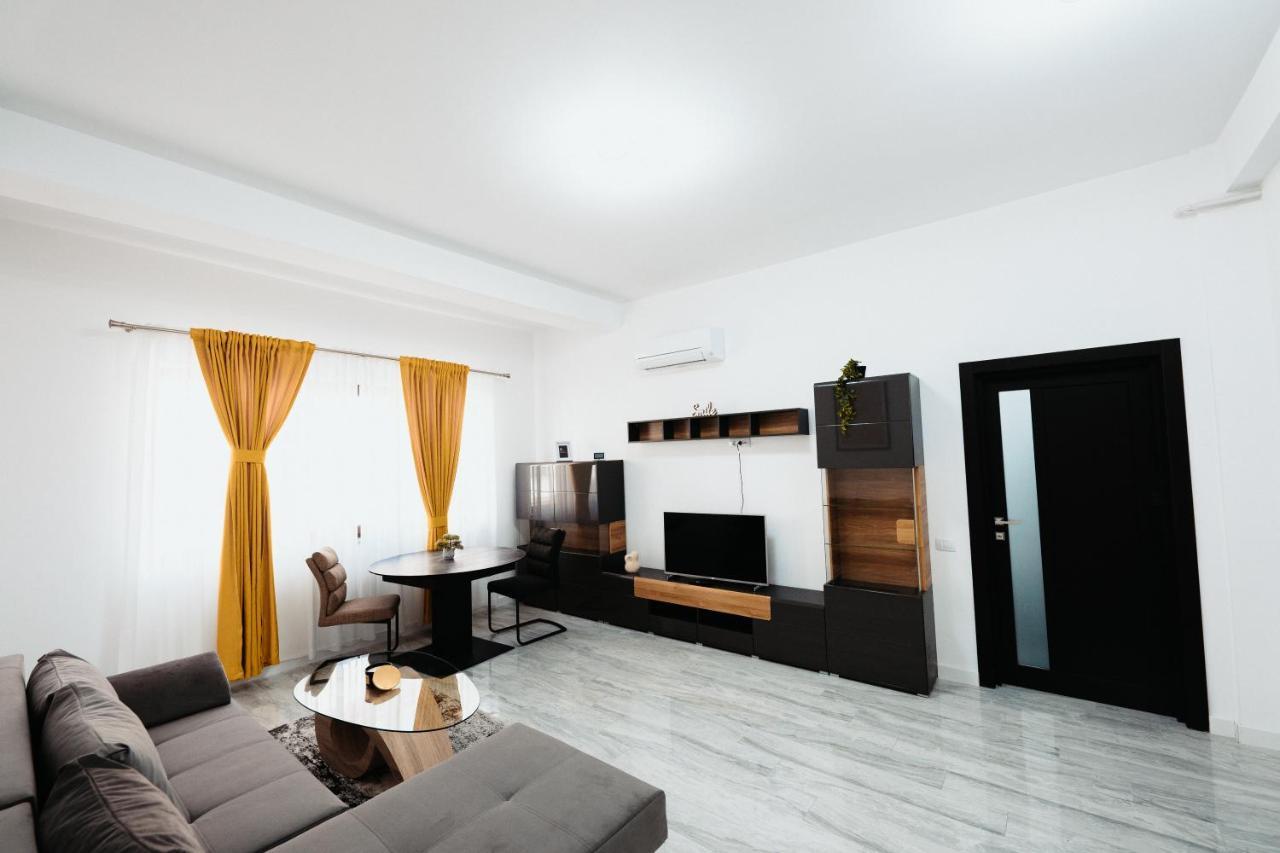 Luxury Cozy Apartments - City Center Suceava Exterior photo