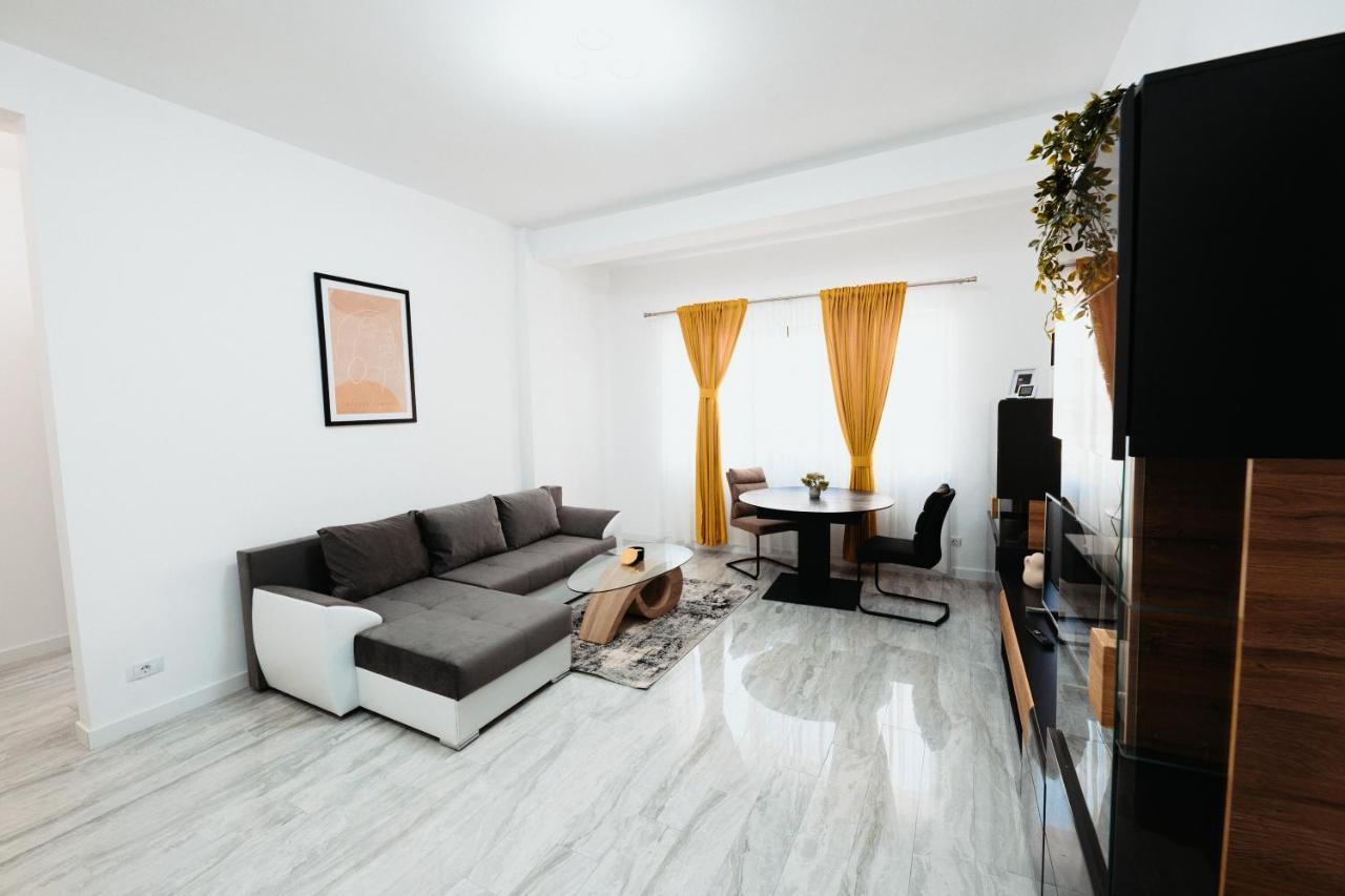 Luxury Cozy Apartments - City Center Suceava Exterior photo