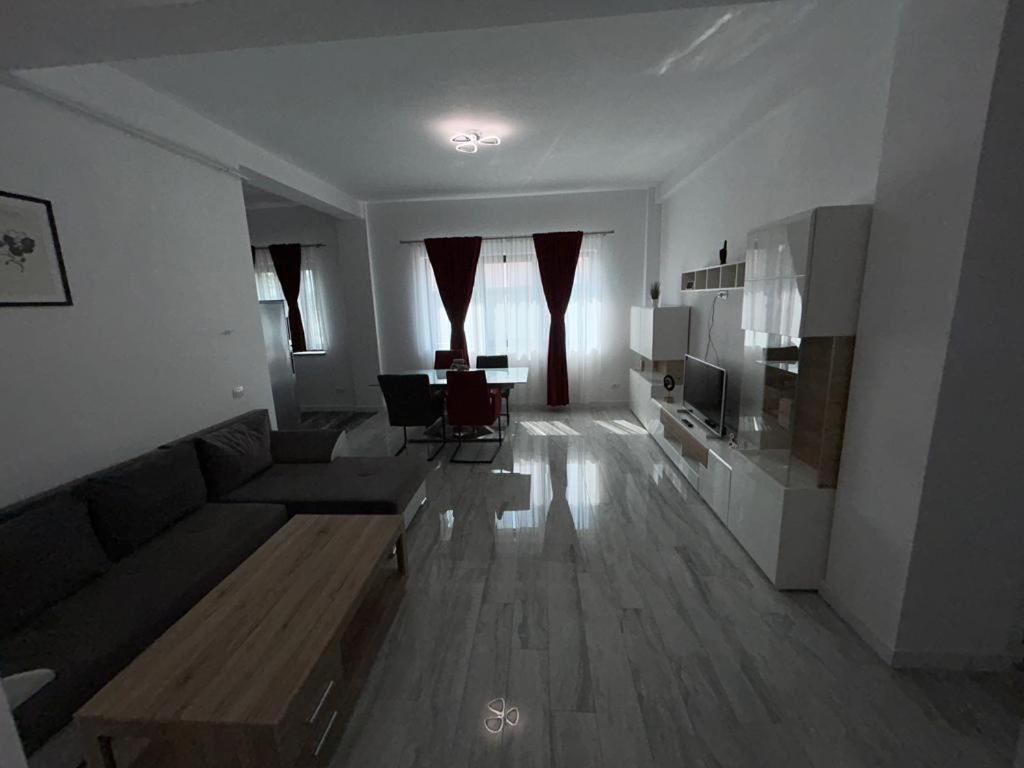 Luxury Cozy Apartments - City Center Suceava Exterior photo
